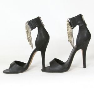 Lorina chain Bebe heels